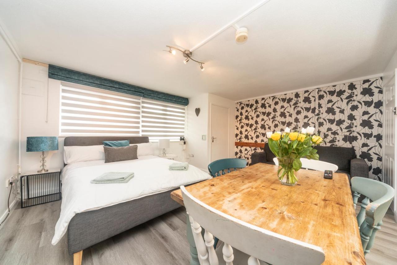 10 Boutique Studio Apartment Near Tube - Quiet Location Little Missenden Ngoại thất bức ảnh