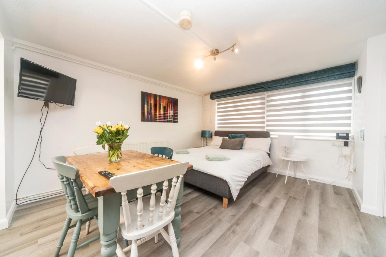 10 Boutique Studio Apartment Near Tube - Quiet Location Little Missenden Ngoại thất bức ảnh